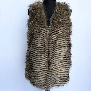 Women’s Escalier animal print faux fur vest sz 6